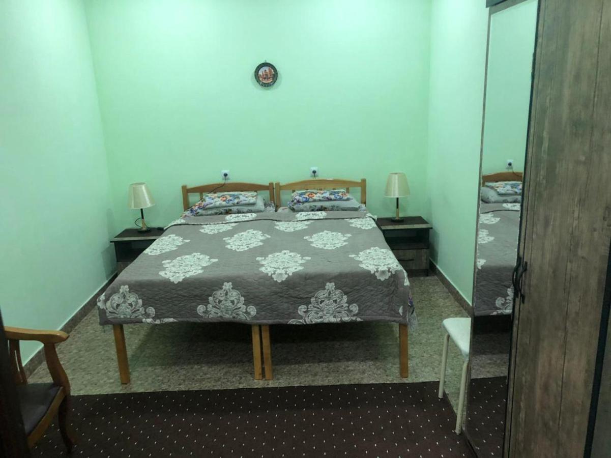 Hostel Bukhara Gold Tasjkent Exteriör bild