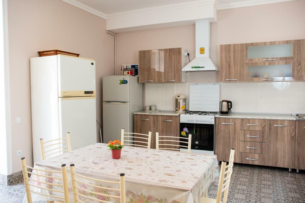 Hostel Bukhara Gold Tasjkent Exteriör bild